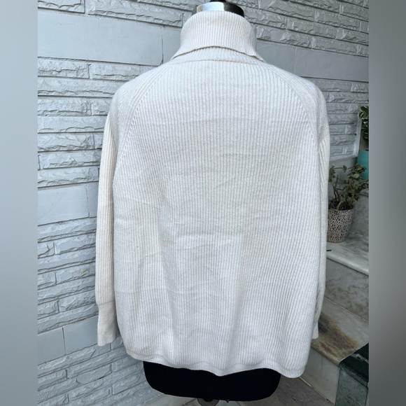 SOLD ❌ NWOT Off White ribbed woollen zipper Jacket cum Sweater - Picture 3 of 9